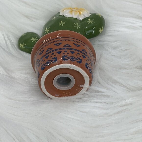 Cactus Cacti Blossom Salt and Pepper Shaker Set Green White Brown - Picture 8 of 9